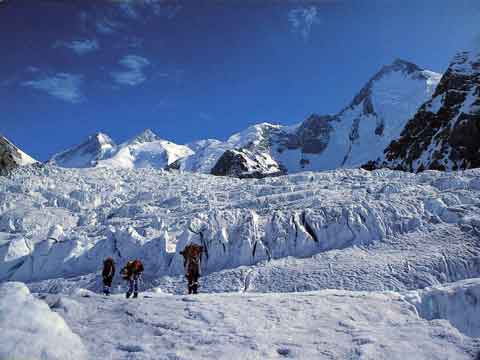 
Reinhold Messner photo of Gasherbrum II and Gasherbrum I in 1982 - G I und G II Herausforderung Gasherbrum book
